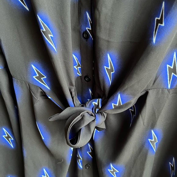 Torrid Peplum Georgette Button-Front Tie-Front Blouse black & blue size 2 - Picture 7 of 9